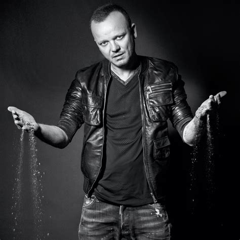 I due convivono nella villa dell'olgiata, la stessa della tatangelo. GIGI D'ALESSIO - Agenzia artistica di spettacolo Musikandance