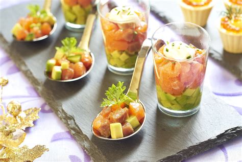 Découvrez toutes nos recettes apéritives de noël! Recette Verrine saumon, avocat et pomme verte (facile, rapide)