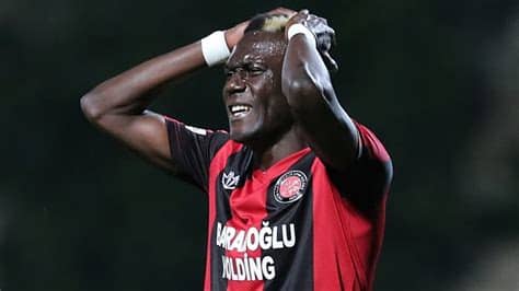 Bu sonuçla galatasaray 6 maç aradan sonra kaybederken fatih karagümrük 60 yıl sonra ligde galatasarayı yendi. Galatasaray, Alassane Ndao için Karagümrük'e resmi teklif ...