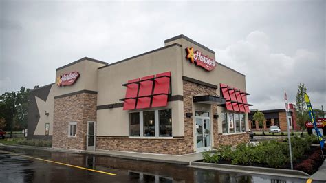Hardees Opens As Second Burger Chain This Year