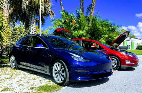 1 2 3 — Tesla Model 3 S And X Usas Safest Cars And Top Selling