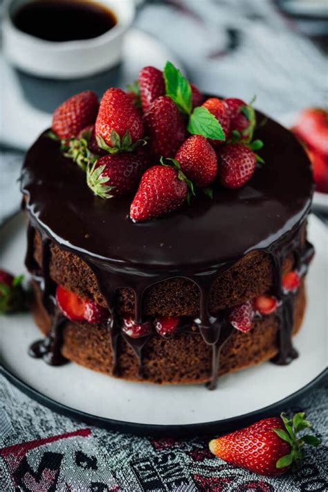 Dessertswedish sticky chocolate cake (kladdkaka) (gfycat.com). Chocolate Strawberry Cake - Give Recipe