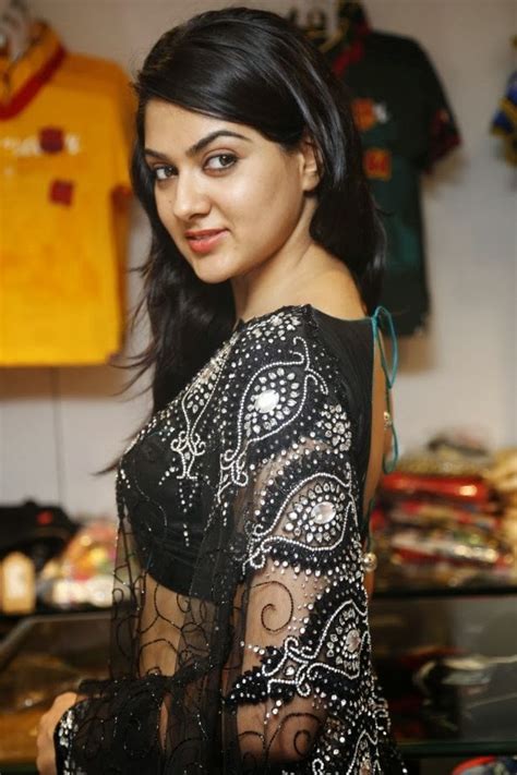 Sakshi Chowdhary Hot Sexy Photos In Saree At Kalamandir Store Launch