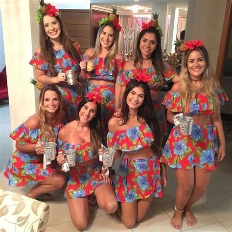 Pin by Diana Britos on Fantasias Porto  Luau outfits, Tropical party