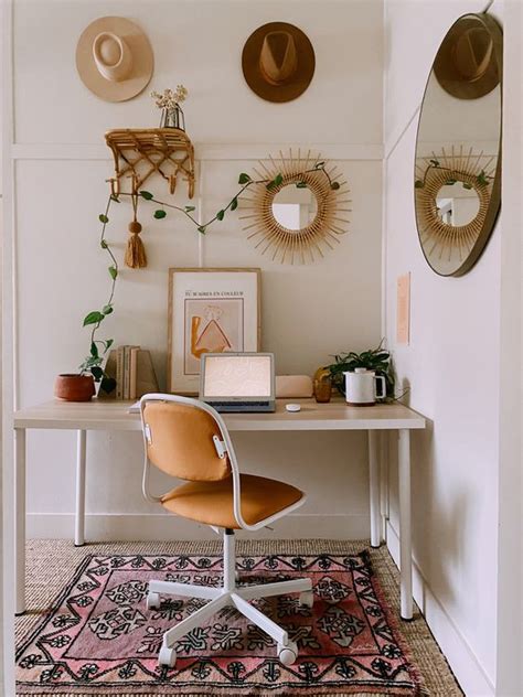 Check out these trendy chic home offices for inspiration. 45 Floppy But Refined Boho Chic Home Offices - DigsDigs