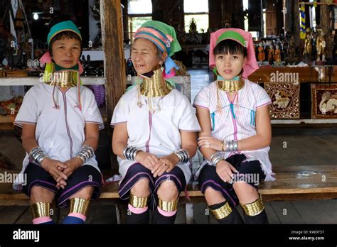 Kayan Long Neck Women In Inle Lake In Myanmar Stock Photo Alamy