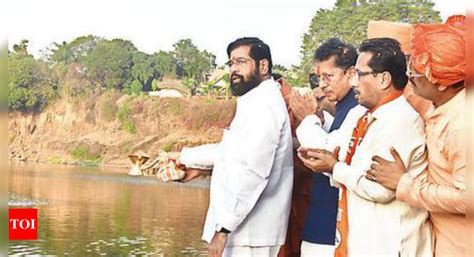 Kolhapur Maharashtra Cm Eknath Shinde Performs Panchaganga Aarti Urges All To Attend Festival