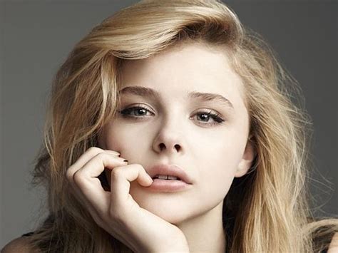 watch chloe moretz on her guest appearance on snl korea koogle tv tv movie pinterest