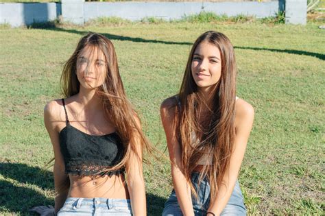 Meet Elisha And Renee The Identical Twins Who Went Viral Kiwireport