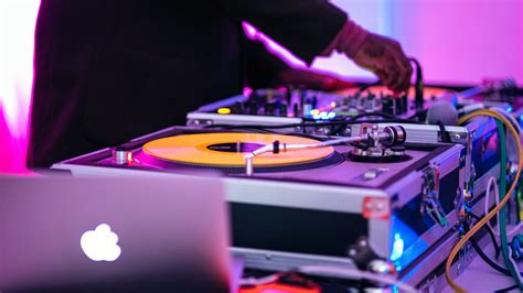 4 Advantages Of Hiring Djs For Corporate Events And Parties Star Dj Hire