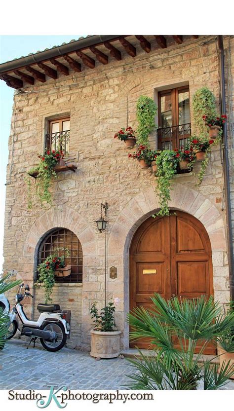 Tuscan italian decor for an italian style home. Italian house | Italian homes exterior, Italian home decor ...