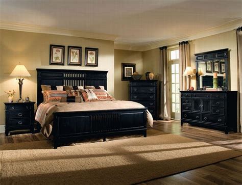 The white on the walls makes the room look extra big and cozy. bedroom black and tan | Bedroom | Pinterest | Black ...