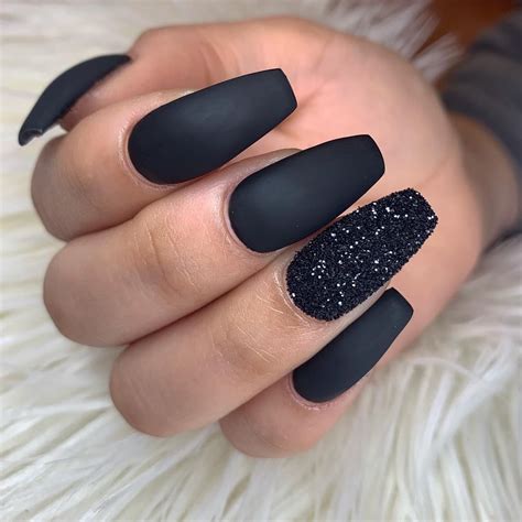 Maßgeschneiderte presse auf nägel von ihrem online nail tech! Black matte nails with sugar glitter nail! Coffin nails ...