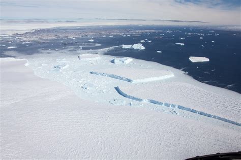 Antarctic Researchers Rare View Of An Ice Shelf Calving Institute