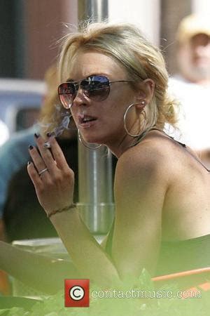 Smoking Lindsay Lohan Celebrities Wallpapers And Pictures