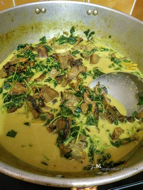 Dapatkan resepi penuh daging salai masak lemak di: Resepi lemak kuning daging salai cili padi Negeri Sembilan ...