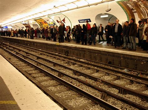 Paris Plusieurs Stations De Métro Fermées En Raison Dun Sommet