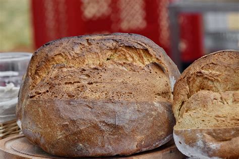 Recette de pain maison, voilà déjà plusieurs mois que je fais mon pain, toujours un peu fier de présenter mon pain maison. Image libre: produits de boulangerie, orge, pain, maison ...