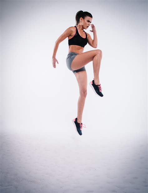 무료 이미지 사람 여자 스포츠 달리는 도약 점프하는 다리 모델 조깅 팔 근육 인간의 몸 사진 촬영