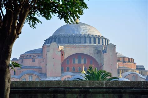 How much does it cost to enter Hagia Sophia? 2