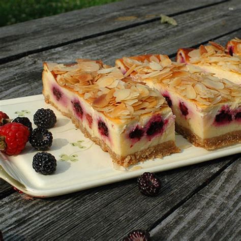 Perfekte kombination aus fruchtigem obstkuchen und sahnigem käsekuchen: Himbeer-Quark-Kuchen Rezept - ESSEN UND TRINKEN