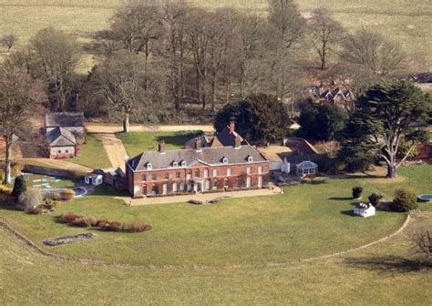 William And Kate Come Home To Anmer Hall In Norfolk With New Arrival