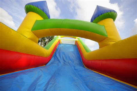 worlds largest bounce house  coming  iowa