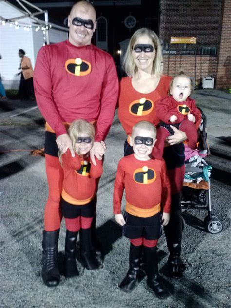 Get the tutorial at fresh mommy blog. DIY incredibles costumes! | Incredibles costume, Costumes, Superhero