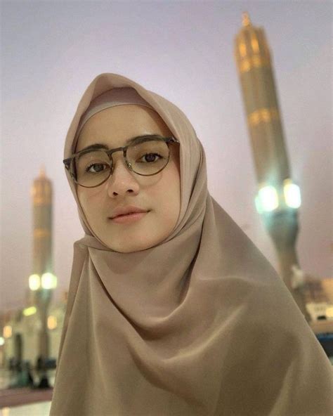 Pin By Bahri On Jilbab Kacamata Kacamata Jilbab Cantik Kecantikan