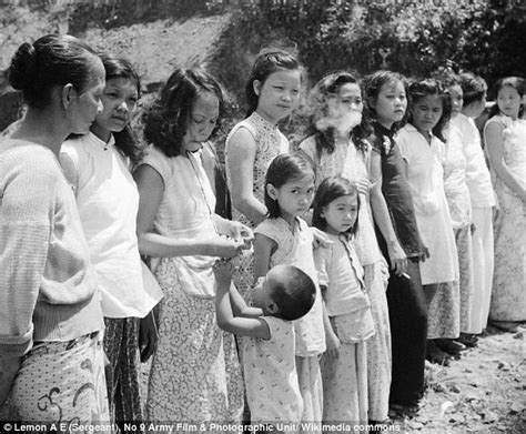 South Korean Comfort Women Blast Japan Apology Over Ww Sex Slavery Daily Mail Online