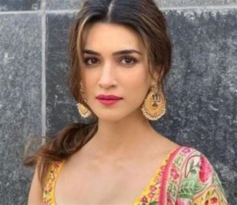 kriti sanon reveals the truth of fake promotional poster of new year celebration party