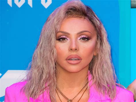Actu Little Mix S Jesy Nelson Stuns With Bold Look As She Flashes Abs In Crop Top Celebrites