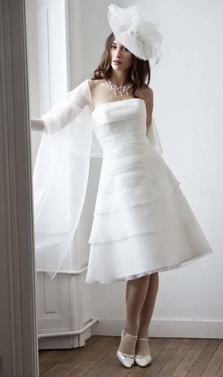 L' abito da sposa è da sempre influenzato dalle mode e tendenze del momento. Abiti da sposa anni 60