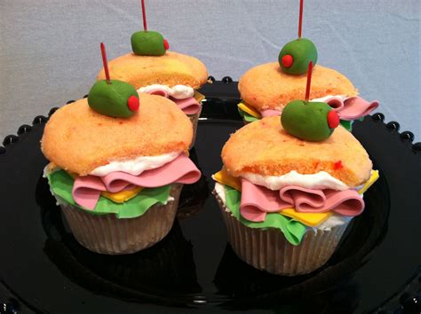 These Cupcakes Are Made To Look Like Ham Sandwiches Desserts Ham