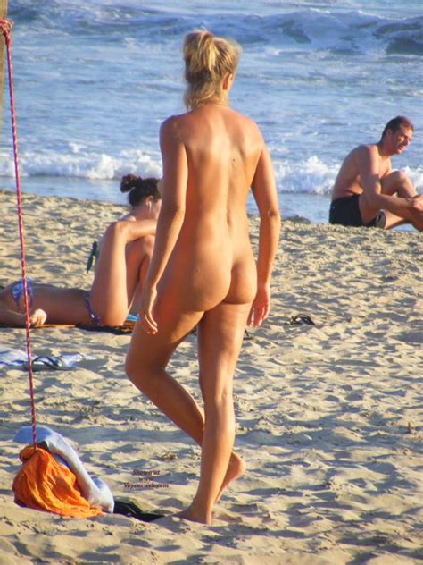 Full Frontal Nude Hottie Plays Beach Volley Ball April