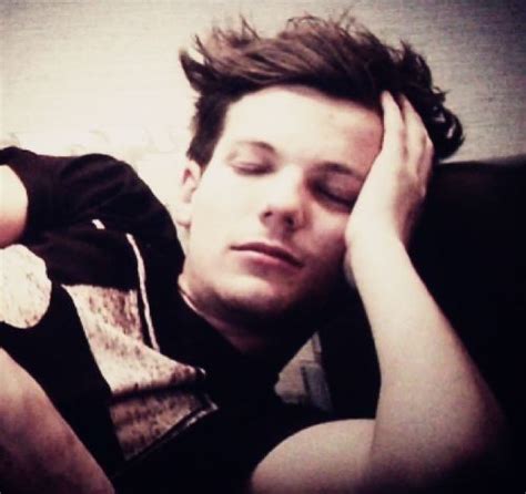 Sleepy Louis Is Adorable I Love One Direction One Direction Louis Tomlinson