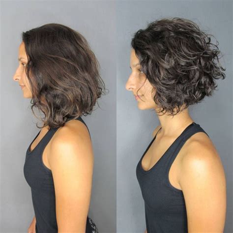 Short Wavy Inverted Bob Hairstyle Mid Length Curly Hairstyles Inverted