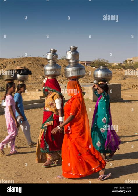 India Rajasthan Jaisalmer Thar Desert Khuri Women Dressed In