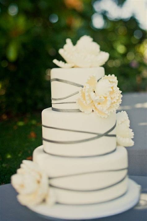 As we all know that less is more. Simple Doesn't Mean Boring. These Elegant Wedding Cakes ...