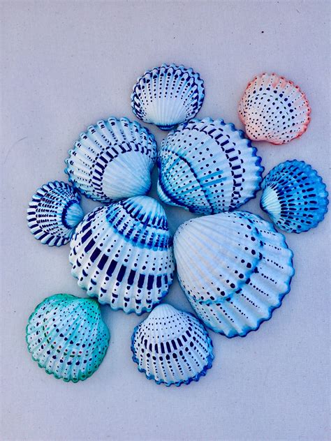 Lovely Shells A Friend Colored For Me Shell Crafts Diy Shell Crafts