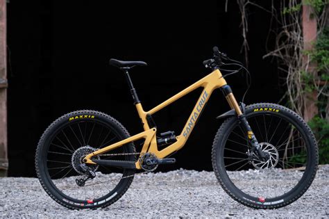 First Ride Santa Cruzs New Bronson Gets A Mullet For 2022 Pinkbike