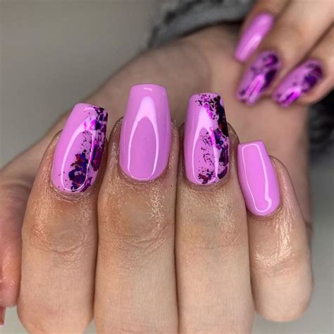 60 Pretty Purple Nails The Glossychic In 2020 Purple Glitter Nails
