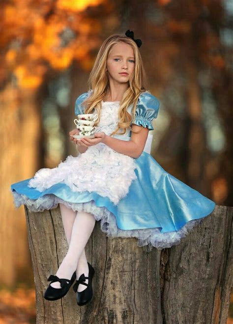 Pin By Nicole M🇮🇹🇩🇪 On Tell Me A Story Alice In Wonderland Costume