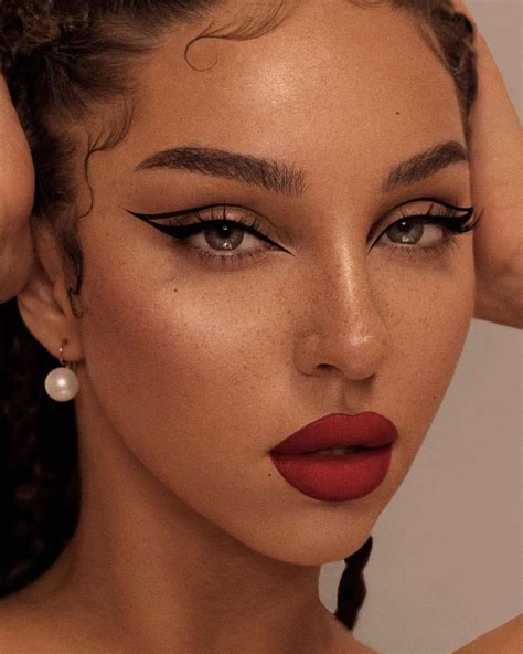 Makeup Ideas On Instagram Red Lips With A Bold Liner My Type Of Glam