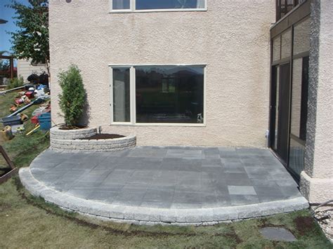 Raised Patio With Dynasty Slate Patio Blocks In Charcoal The Lawn Salon