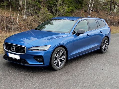 Proving racing's value, in reverse. Volvo V60 T5 R-Design (2019) review - AutoWeek.nl