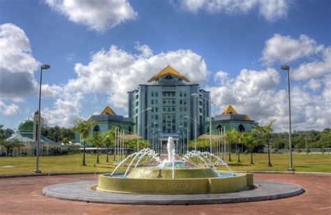 Tapi di brunei darussalam menggunakan konsep melayu islam beraja ( mib ) dalam kurikulum sekolahnya. Kurikulum Di Brunei Darussalam : A day in Negara Brunei Darussalam - Future Travel - th ...