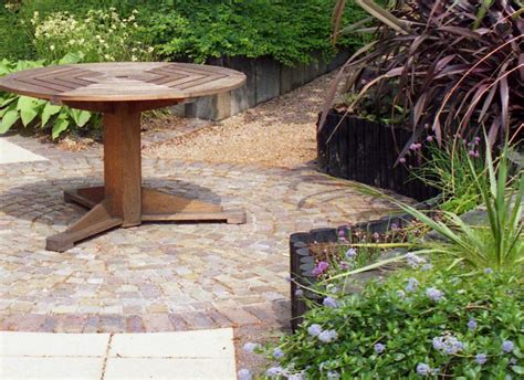 Detail Small Natural Stone Sett Circle Creates A Natural Feeling