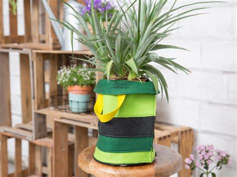 Agar gelang ini semakin cantik ketika dikenakan. Vas Bunga Dari Kain Flanel Simple Untuk Mempercantik ...