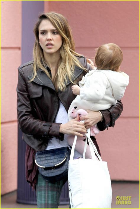 Photo Jessica Alba And Haven Last Minute Holiday Shopping With Mother Catherine 07 Photo